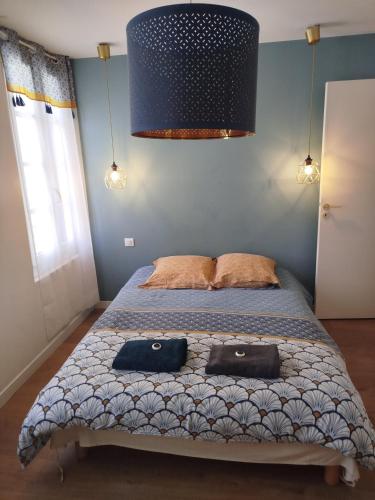 a bedroom with a bed with two bags on it at Superbe appartement en hyper centre avec clim in Toulouse