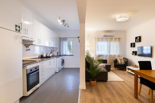 Charming and Central Apart - 350m from the beach