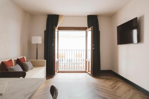 Honest Granada Apartments