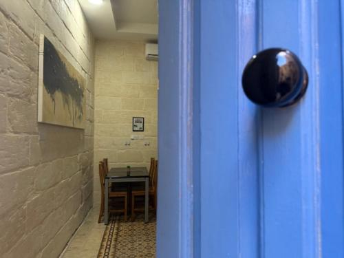 A house full of authentic charm in the heart of the 3 cities, very close to the capital city, Valletta