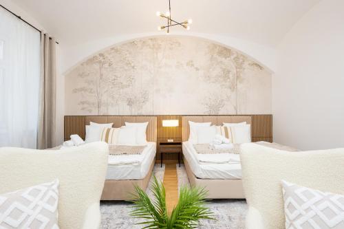High-End 3 Bedroom Apartment l Free Parking l AC in Every Room l Sleeps 11