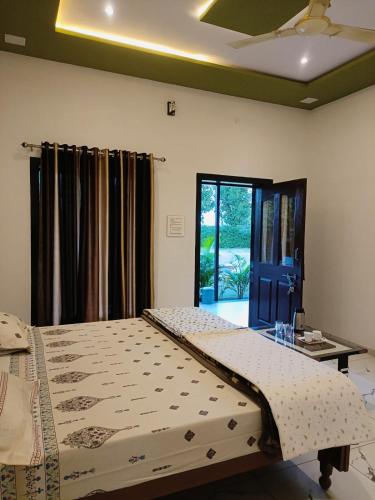 a bedroom with a large bed in a room at Chandras palace hotel kothar in Kothār