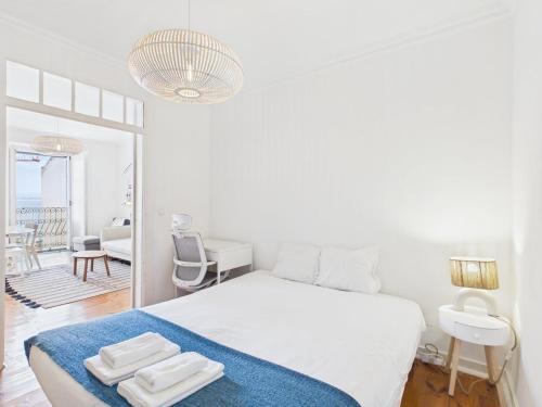 Bright 2BR Alfama Apartment w/ AC | By Airnest