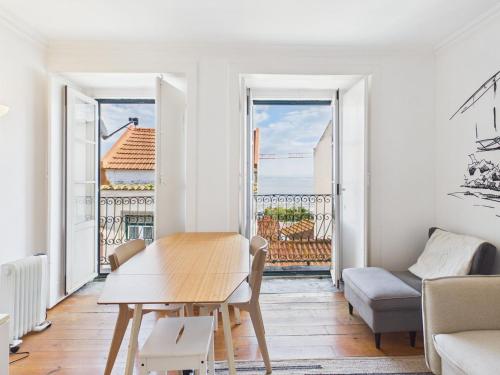Bright 2BR Alfama Apartment w/ AC | By Airnest