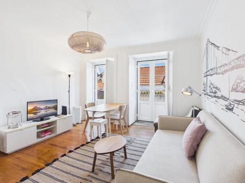 Bright 2BR Alfama Apartment w/ AC | By Airnest