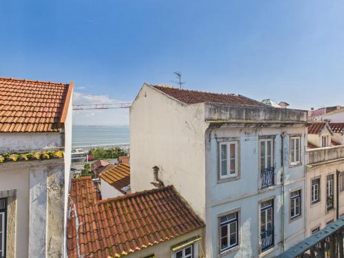 Bright 2BR Alfama Apartment w/ AC | By Airnest