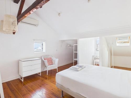 Bright 2BR Alfama Apartment w/ AC | By Airnest