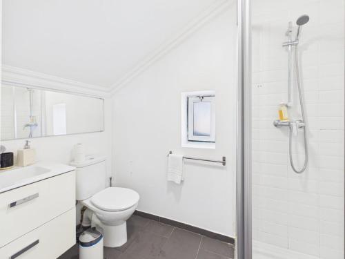 Bright 2BR Alfama Apartment w/ AC | By Airnest