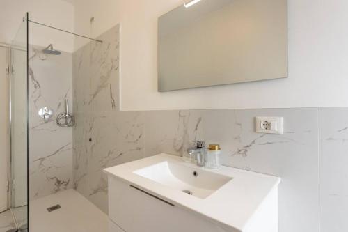 Centrale-Duomo 10min - Spacious App - sleeps 4