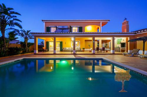 "Orange Tree Villa in Alvor - South - facing Family Villa with Private Poll"