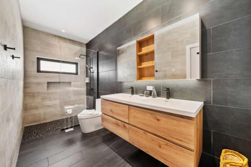 a bathroom with a sink and a toilet at Alto Vista 63 in Noord