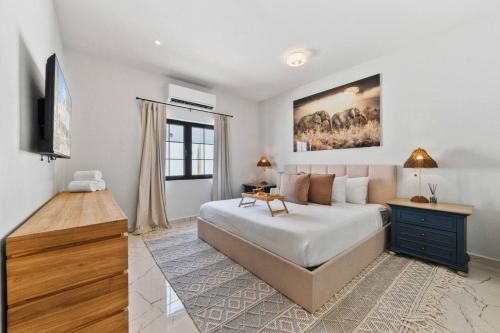 a bedroom with a bed and a television in it at Alto Vista 63 in Noord