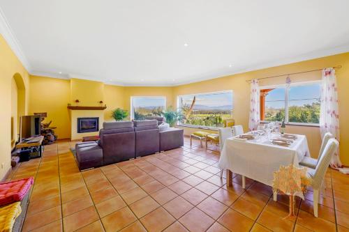 "Orange Tree Villa in Alvor - South - facing Family Villa with Private Poll"