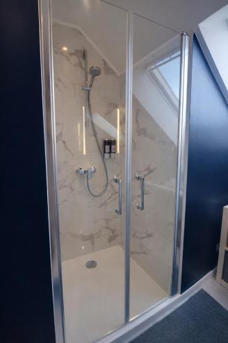 a shower with a glass door in a bathroom at Maison spacieuse 8 pers 4 ch A31 EV in Rolampont