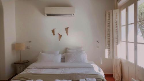 Monsora guesthouse for 10 guests in Fira