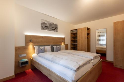 a bedroom with a large bed in a room at Gästehaus Sonner in Dietmannsried