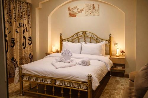 The 5 Inn - Pyramids