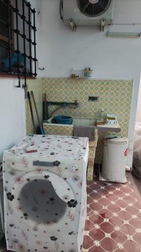 a kitchen with a table and a sink in a room at Lahogareña in La Cieneguita