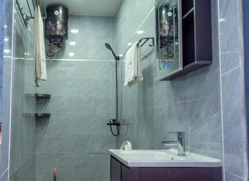 a bathroom with a sink and a shower at Résidence Madior F2 in Dakar