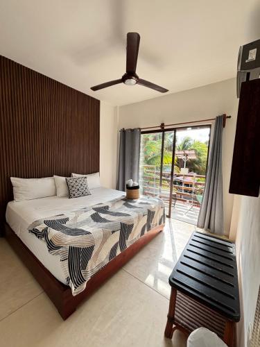 a bedroom with a bed and a ceiling fan at Hotel Mittoz Holbox in Holbox Island