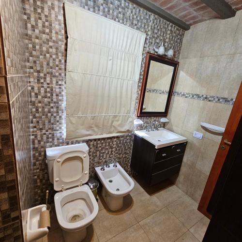 a small bathroom with a toilet and a sink at Cabaña Mica in Nono