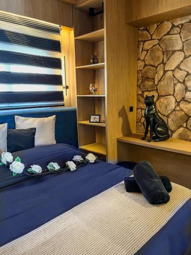a bedroom with two beds with a cat sitting on top of them at Casa Georgia in Kefalos