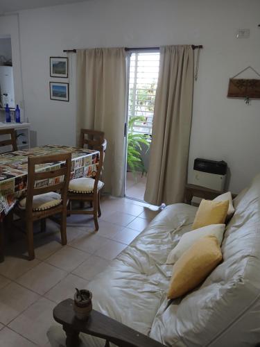 a living room with a couch and a dining room table at Casa Chardonnay in Luzuriaga