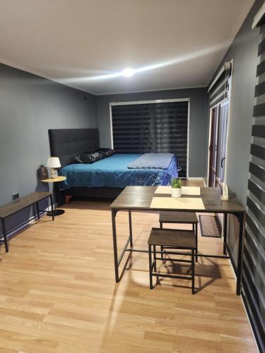 a room with a bed and a table and a bed sidx sidx sidx at Tiny House Sublime in Trinidad