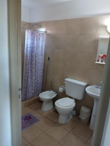 a bathroom with a toilet and a sink at Casa Chardonnay in Luzuriaga