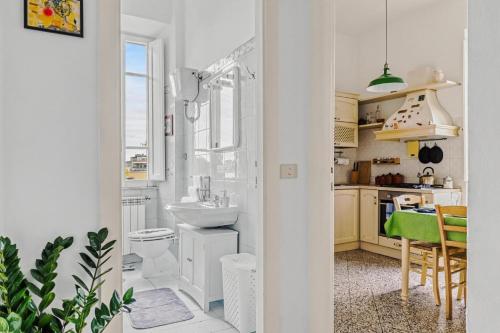 Vatican Green Oasis - Garden View Balcony & Full Kitchen