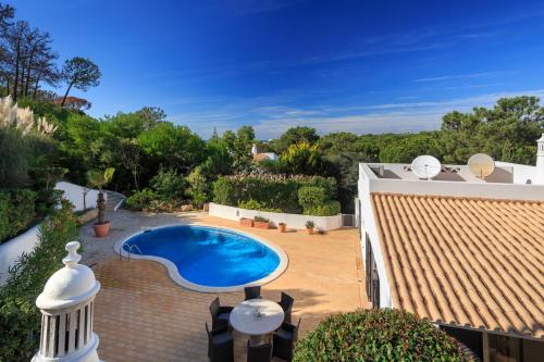 A view of the pool at Casa Jolie or nearby