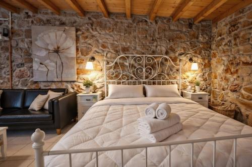 a bedroom with a bed with towels on it at Estate Tsiati in Piryiótika