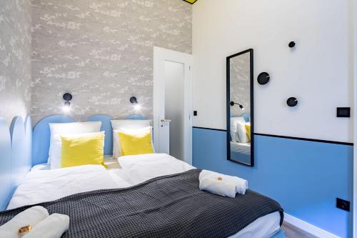 Stylish New Central Studio with AC