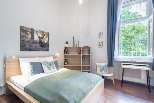 Central - Large - Quiet Home