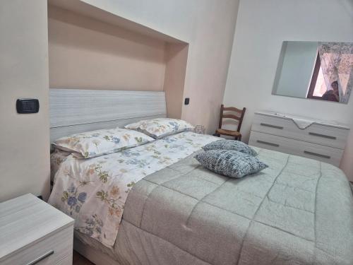 a bedroom with a bed with a dresser and a drawer at Dimora del Funaro con parcheggio in Orvieto