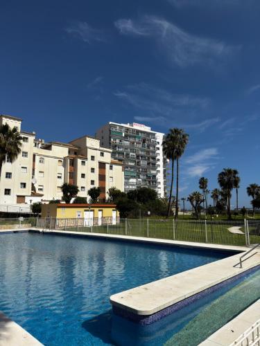 Estudio 1ª línea playa con Terraza vistas al mar- Piscinas y Parking Gratis-Benalmádena