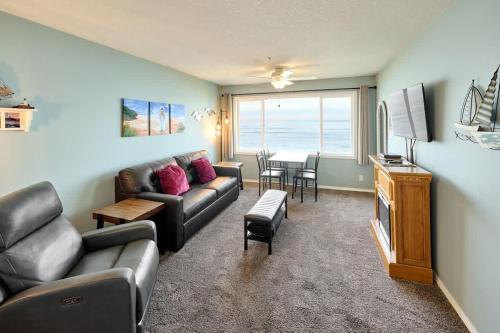 a living room with a couch and a television at Sea Gypsy Rentals in Lincoln City