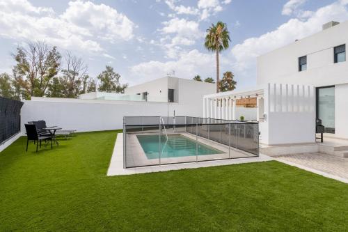 Casa con piscina y gran terraza en El Pinillo