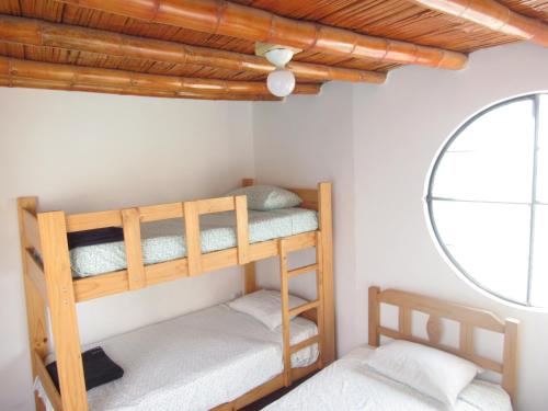 two bunk beds in a room with a window at Hospedaje snack bar titanic in Ica