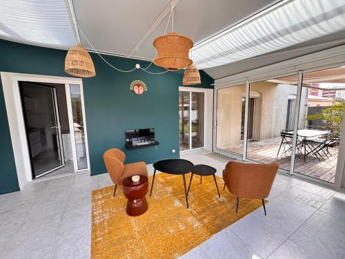 Maison avec jardin clos et véranda
