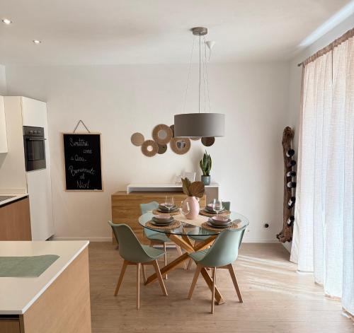 a kitchen and dining room with a table and chairs at Al Nio in Baselga di Pinè