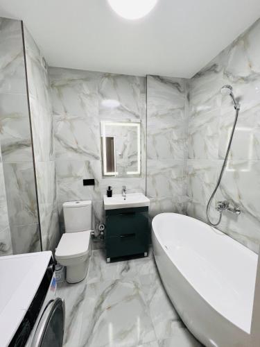 Bany a Spacious 2BR Central Apartment