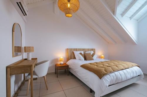 เตียงในห้องที่ Appartement Reflets Marins