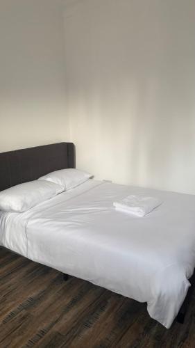 a bed with white sheets and a pillow on it at Studio Luxe on Chudleigh D in London