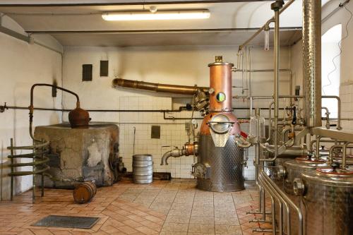 a kitchen with a large machine in a room at Fischerhof Agriturismo in Cornaiano