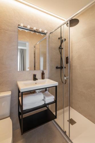 a bathroom with a sink and a shower at LEE Hotel in Andorra la Vella