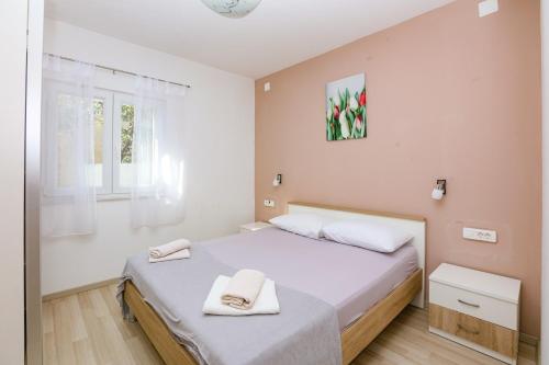 Apartments by the sea Grebastica, Sibenik - 23955