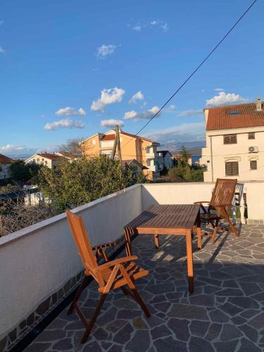 Apartments near Beach in Malinska - Porat 51542