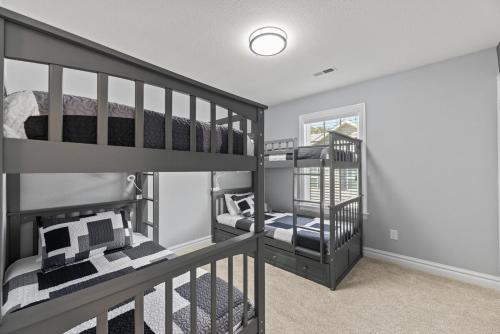 two sets of bunk beds in a room at Ocean Dream in Kill Devil Hills