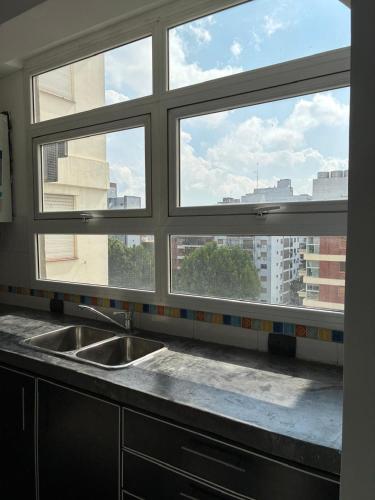 a kitchen with three windows and a sink at NM Apartamentos - LANUS OESTE in Villa Sarmiento